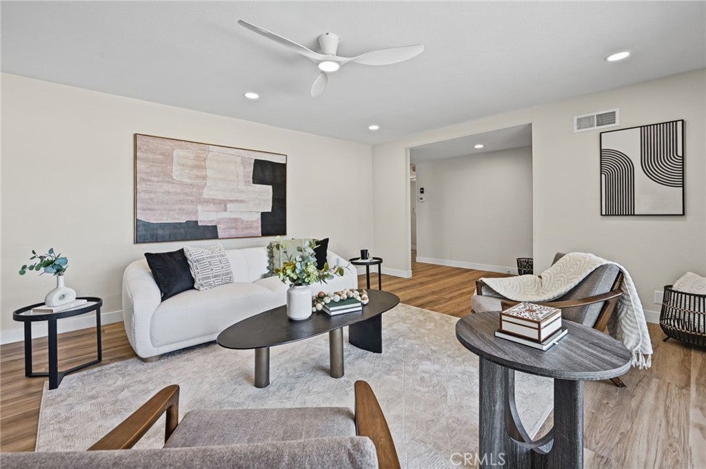 2832 E Virginia