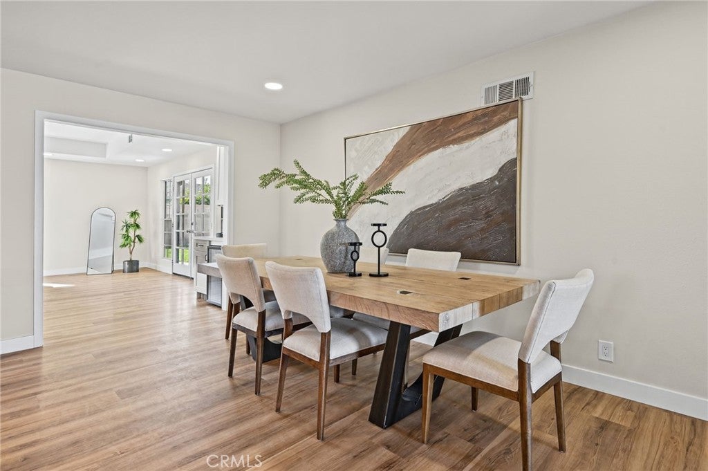 2832 E Virginia
