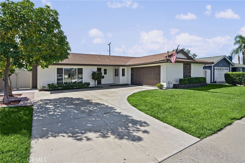 2832 E Virginia