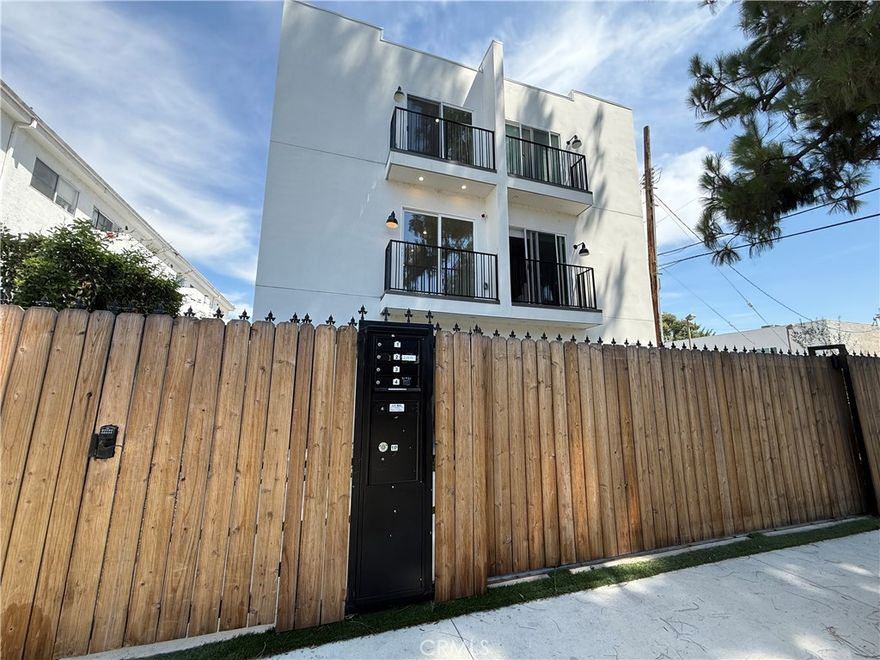 Modern and move-in ready 3-bedroom, 2.5-bath home built in 2023. This stylish residence features sleek finishes throughout, an open-concept living area, recessed lighting, and a chef’s kitchen with contemporary cabinetry and stainless steel appliances. Enjoy spacious bedrooms, beautifully tiled bathrooms, and ample natural light. The home includes a private 2-car garage with direct access, in-unit laundry, and central air/heat. Conveniently located near shops, dining, and freeway access.