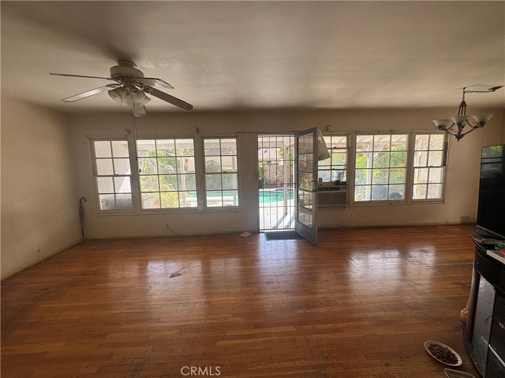 Photo of 8116 Willis Avenue, Panorama City, CA 91402 (MLS # CV26082025)