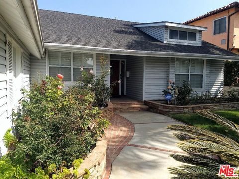 Photo of 7720 Cowan Avenue, Westchester, CA 90045 (MLS # 26645563)