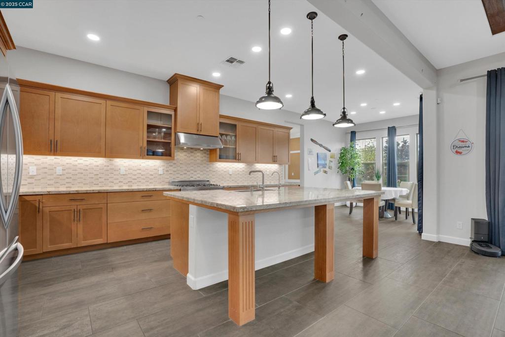 BRENTWOOD - Residential