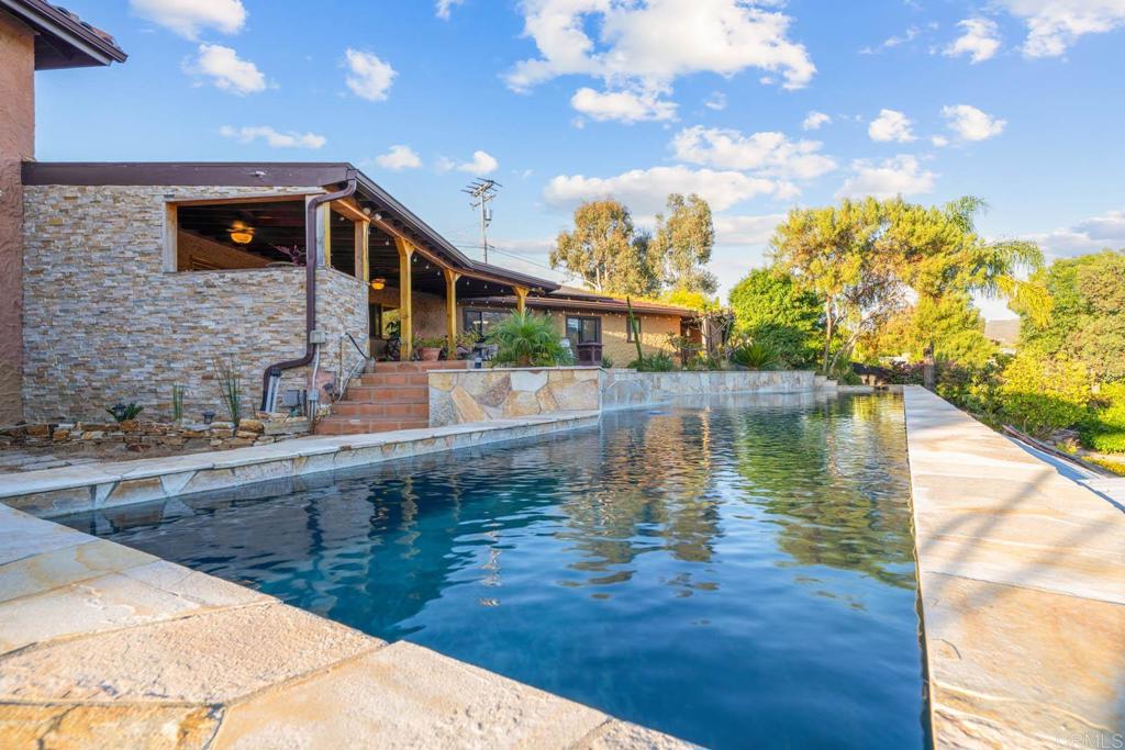 3204 Via Caliente Del Sol