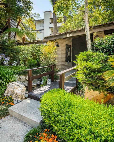 Tiny photo for 5987 Peacock Ridge Rd Rd #122, Rancho Palos Verdes, CA 90275 (MLS # PV25233935)
