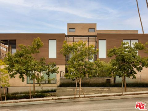 Photo of 923 N Hilldale Avenue, West Hollywood, CA 90069 (MLS # 26829403)