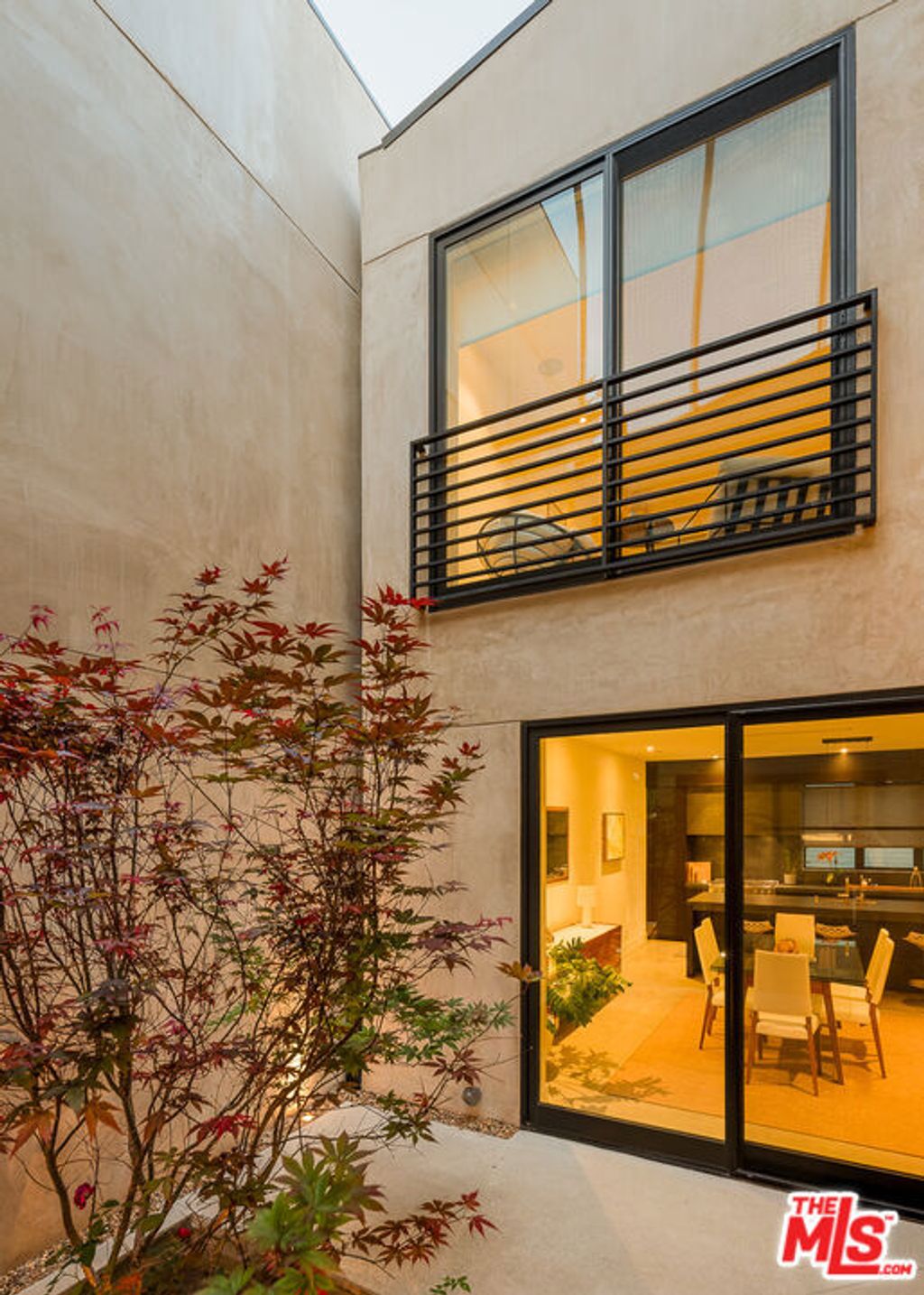 Photo of 923 N Hilldale Avenue, West Hollywood, CA 90069 (MLS # 26829403)