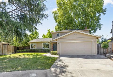 Photo of 5556 Paseo Navarro, Pleasanton, CA 94566 (MLS # 41134434)