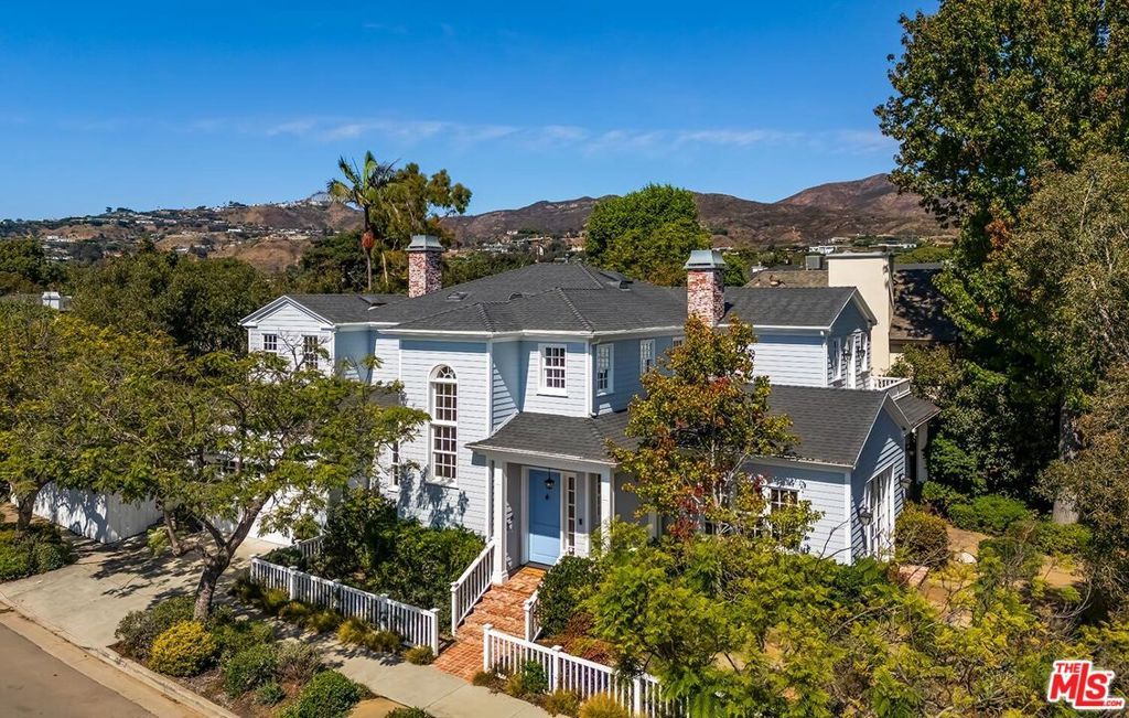 Photo of 701 El Medio Avenue, Pacific Palisades, CA 90272 (MLS # 25598805)