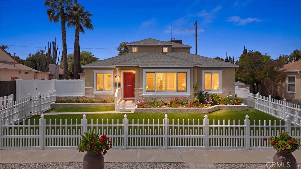 Photo of 6139 Jamieson Ave, Encino, CA 91316 (MLS # SR26079009)