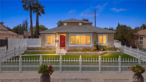 Photo of 6139 Jamieson Ave, Encino, CA 91316 (MLS # SR26079009)