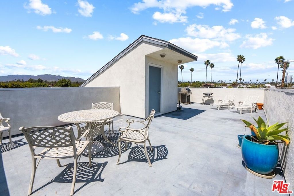 Photo of 837 Lincoln Boulevard #6, Santa Monica, CA 90403 (MLS # 25537517)