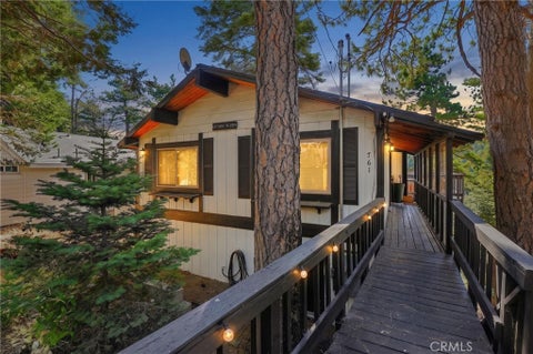 Photo of 761 W Victoria Court, Lake Arrowhead, CA 92352 (MLS # IG26204308)