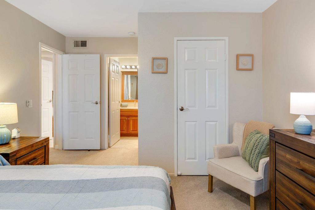 Palm Lakes - Residential