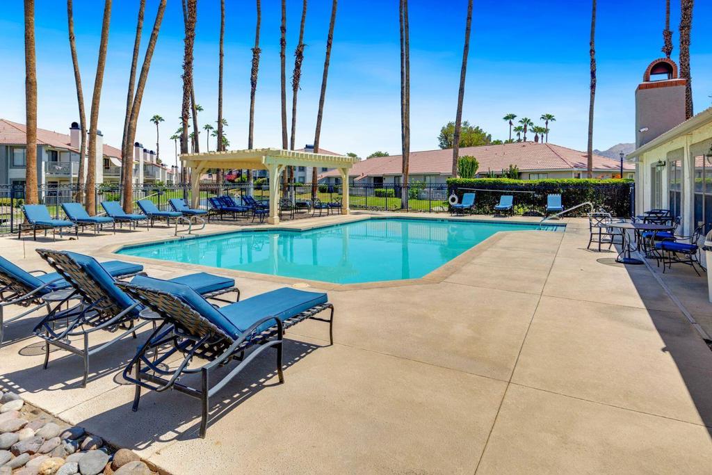 Palm Lakes - Residential