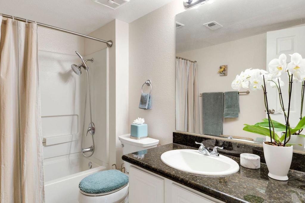 Palm Lakes - Residential