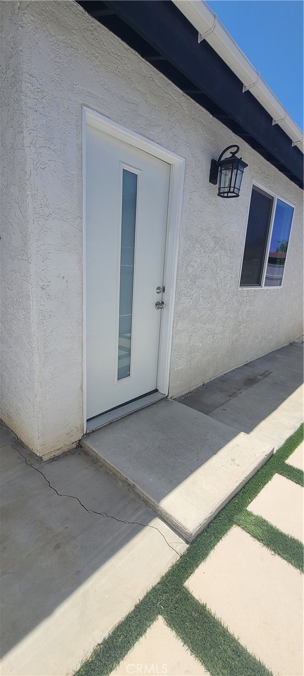 Brand new ADU: Spacious 3 bedroom, 2 bath with nice private backyard in Reseda. Unit offers solar panels( huge saving on power), washer and dryer. Open and airy floor plas. Centrally located. Near Northridge Hospital, shopping and transportation.