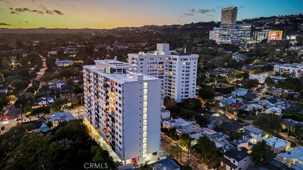 Photo of 818 N Doheny Drive #908, West Hollywood, CA 90069 (MLS # SR26034148)