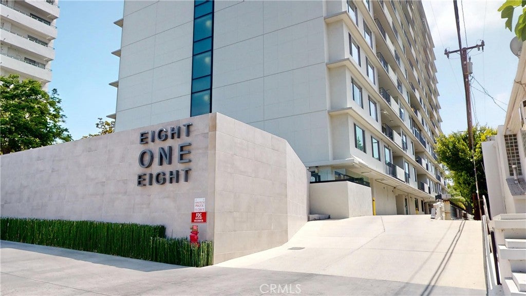 818 N Doheny Drive 908