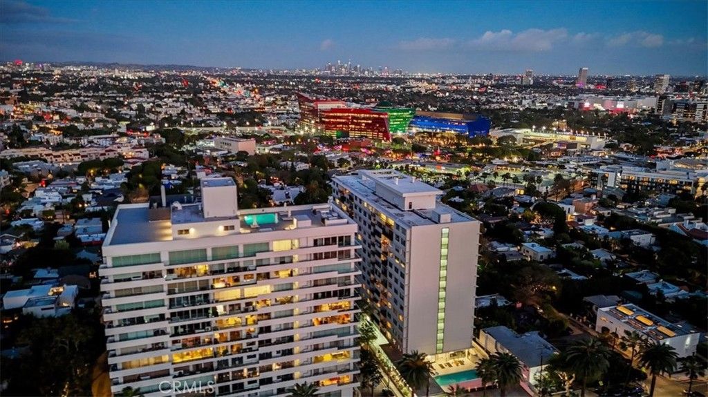 Photo of 818 N Doheny Drive #908, West Hollywood, CA 90069 (MLS # SR26034148)