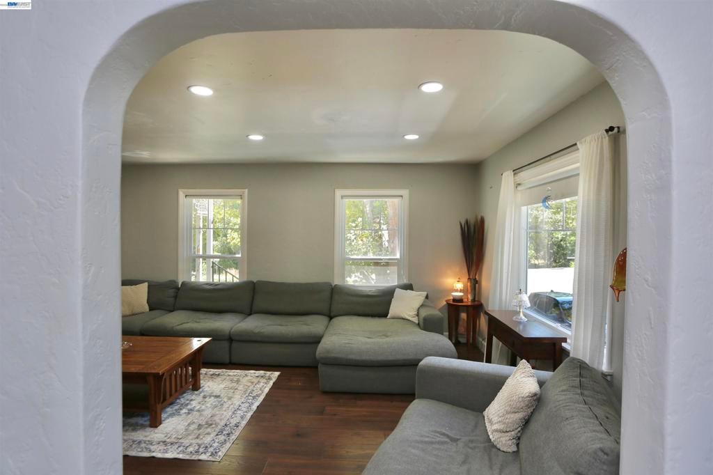 1522 Vallecito