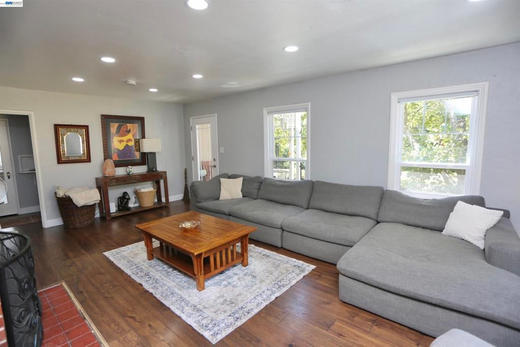 1522 Vallecito