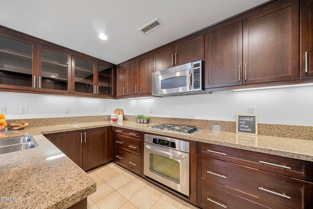 573 Rockefeller, Irvine CA 92612 - Photo 11