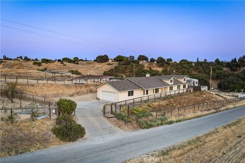 Photo of 1690 Buck Way, Paso Robles, CA 93446 (MLS # PI25128639)