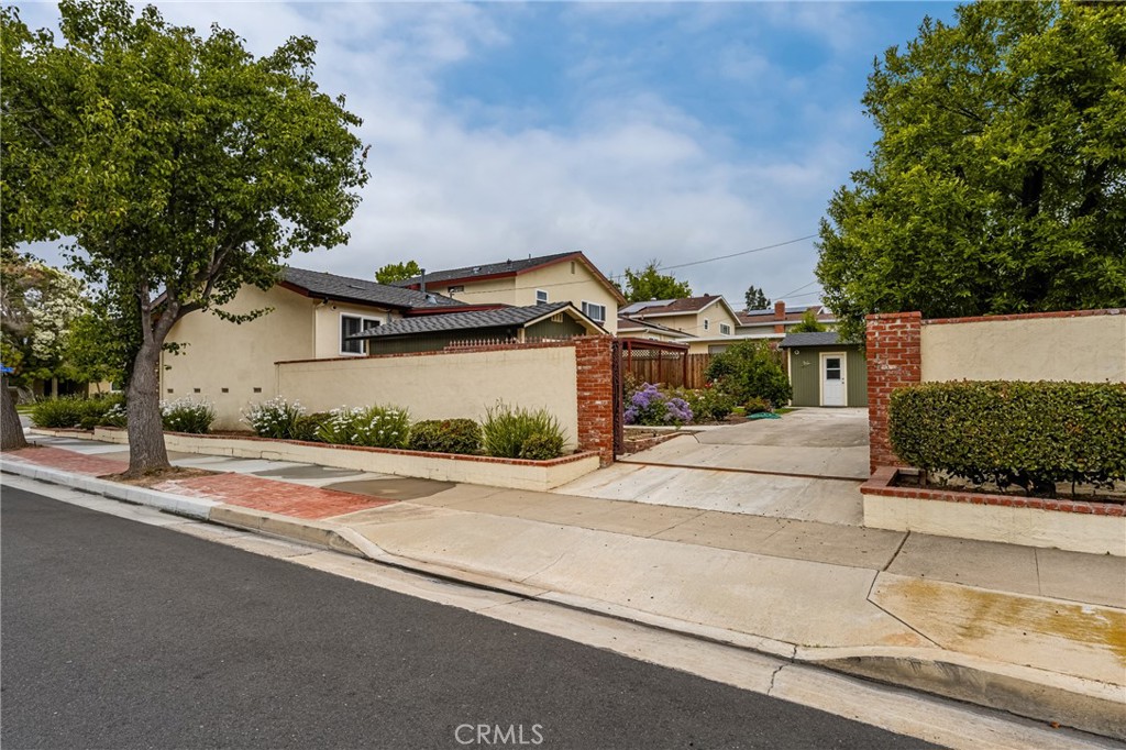 2902 E Trenton E
