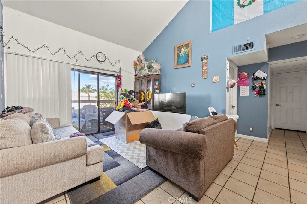 Photo of 25027 Peachland Avenue #260, Newhall, CA 91321 (MLS # SR26058636)