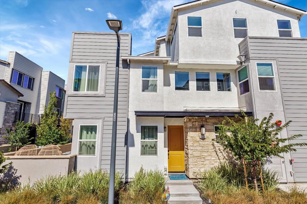 Photo of 5565 Holly Bay Avenue, Dublin, CA 94568 (MLS # ML82019434)