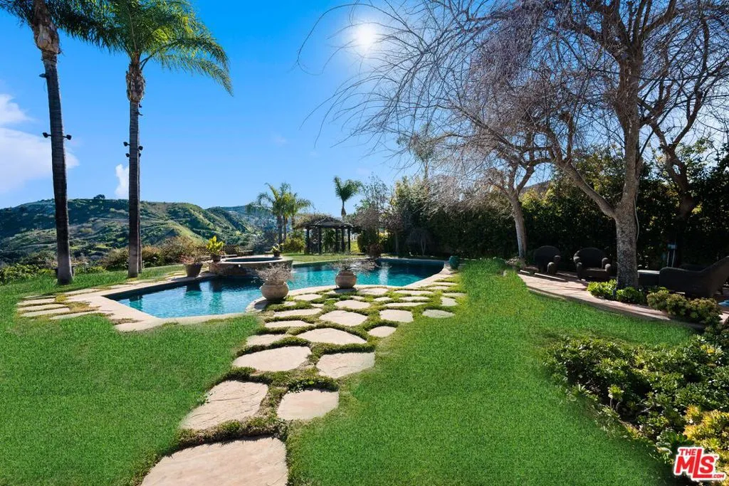 Calabasas, California 91302, United States, 5 Bedrooms Bedrooms, ,5 BathroomsBathrooms,Residential,Active,206955