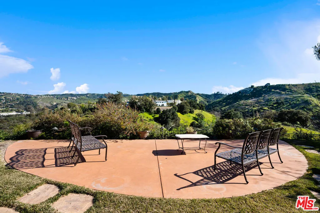 Calabasas, California 91302, United States, 5 Bedrooms Bedrooms, ,5 BathroomsBathrooms,Residential,Active,206955