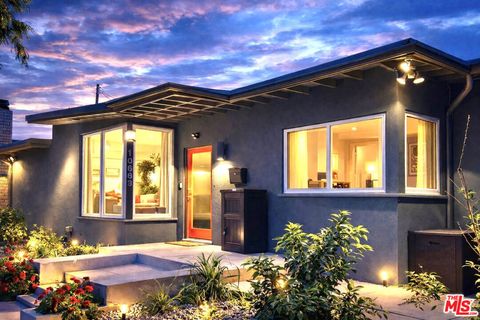 Photo of 10683 Valleyheart Drive, Studio City, CA 91604 (MLS # 26729555)