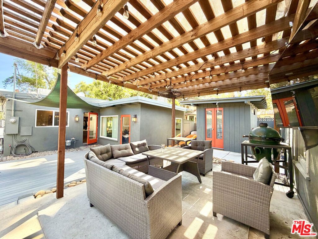 Photo of 10683 Valleyheart Drive, Studio City, CA 91604 (MLS # 26729555)