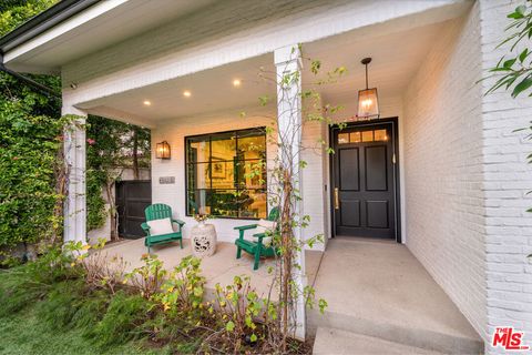 Photo of 320 N Alta Vista Boulevard, Los Angeles, CA 90036 (MLS # 26637197)