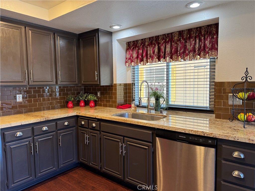 Photo of 4313 Portola Dr, Palmdale, CA 93551 (MLS # SR26054251)