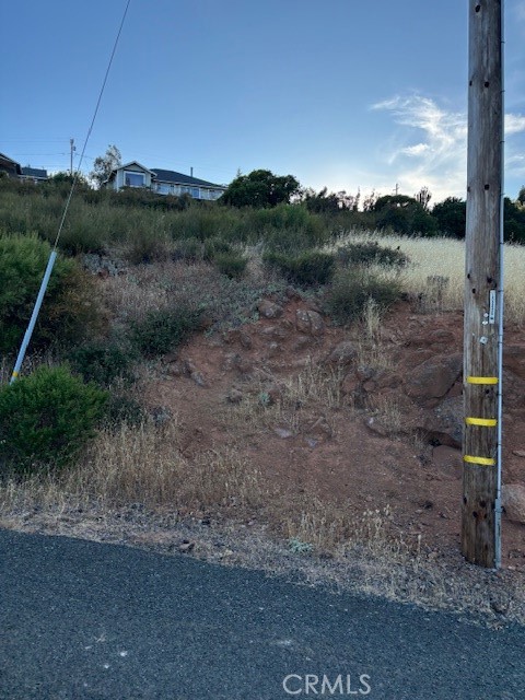 Here's a great price for a lot in Kelseyville Riviera. Views of the Vineyards and Hills. Cul-de-sac for limited traffic. Will need a septic system to build.