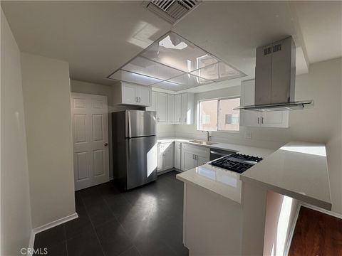 Photo of 18550 Hatteras Street #86, Tarzana, CA 91356 (MLS # SR26021767)