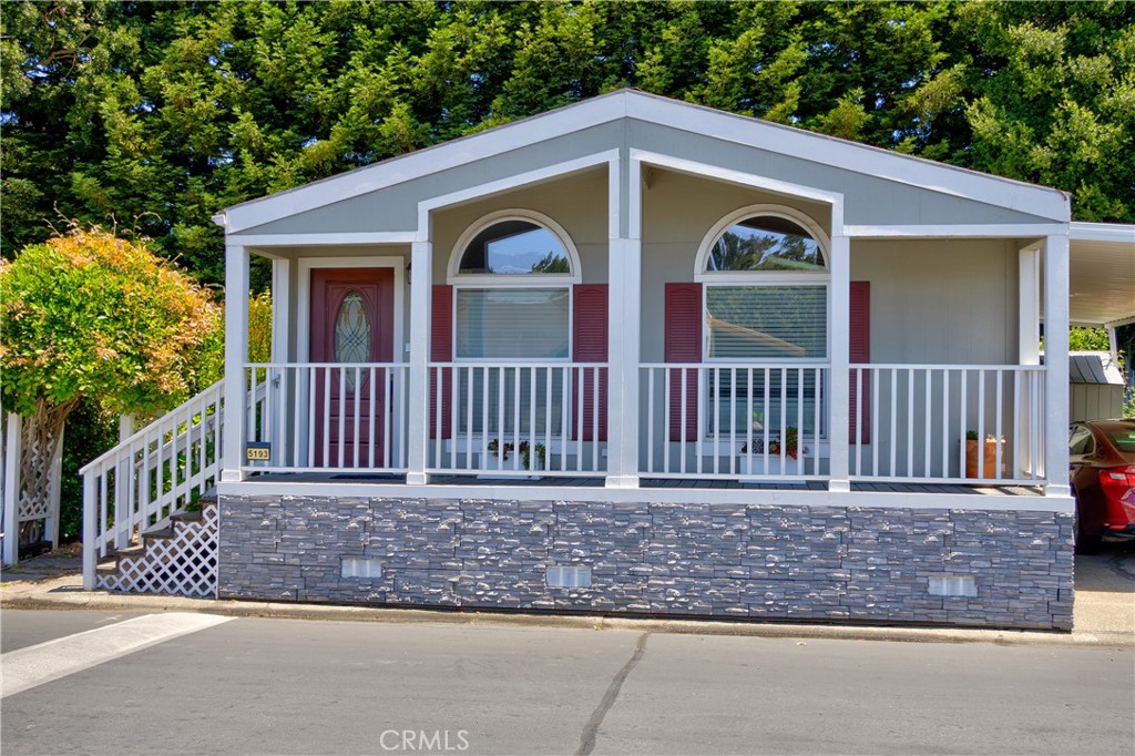 5250 Whispering Creek Drive