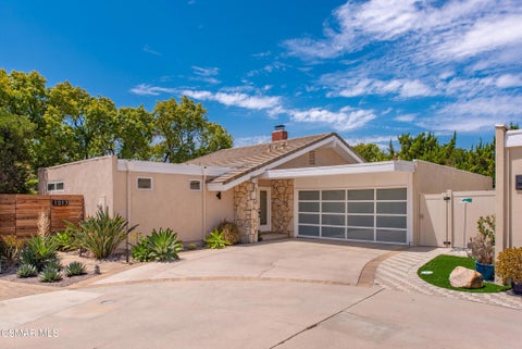 Photo of 1017 Ashford Court, Westlake Village, CA 91361 (MLS # 226003901)