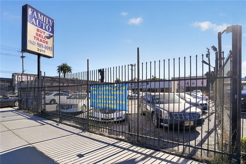 2211 Long Beach Boulevard