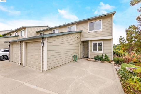Photo of 25047 Oakridge court Ct, Hayward, CA 94541 (MLS # 41132884)