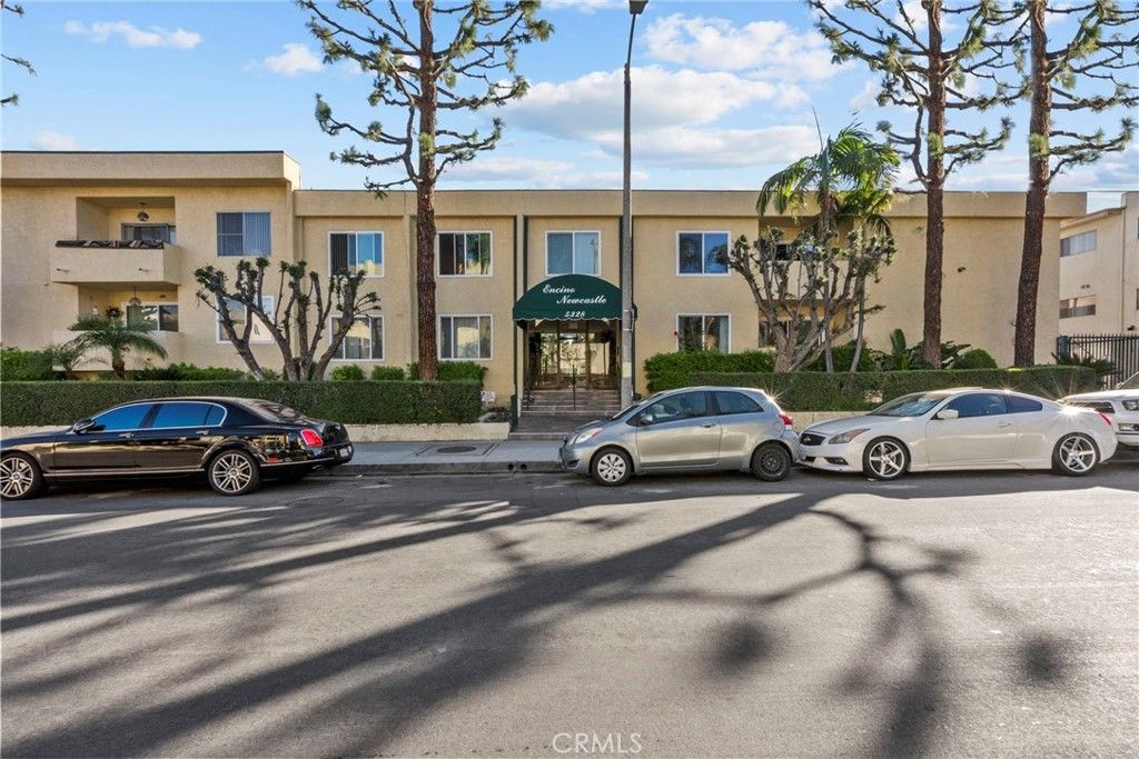 Photo of 5328 Newcastle #18, Encino, CA 91316 (MLS # SR26014722)
