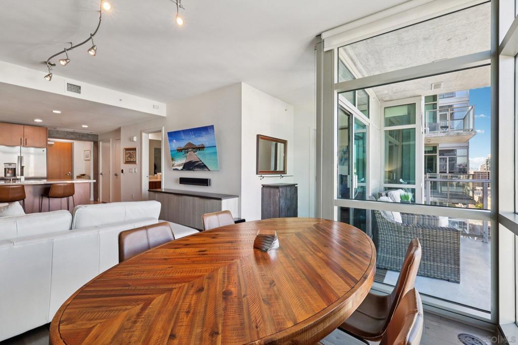 800 The Mark Ln 1203