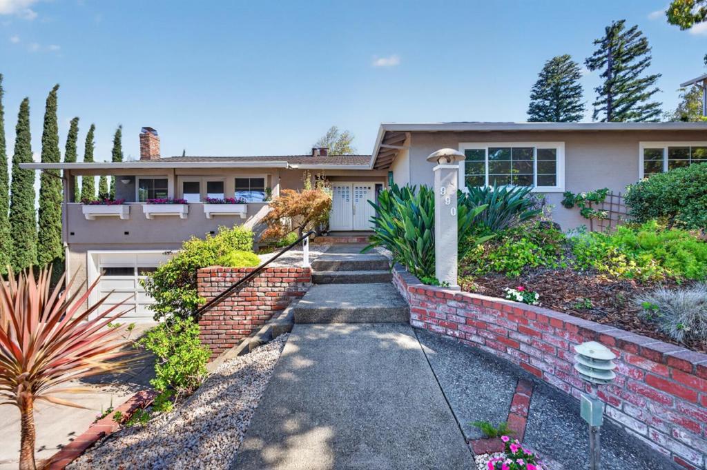 990 Oxford Drive