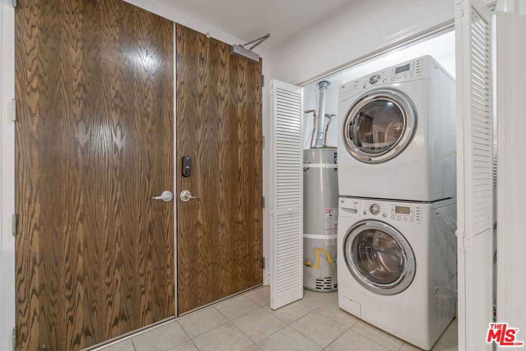 Photo of 107 N Swall Drive #304, Los Angeles, CA 90048 (MLS # 26635517)