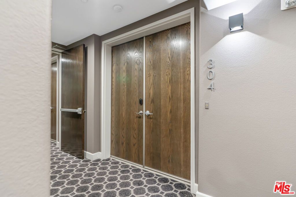 Photo of 107 N Swall Drive #304, Los Angeles, CA 90048 (MLS # 26635517)