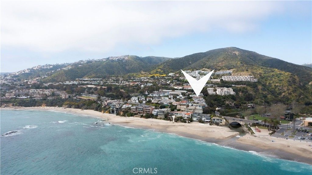 Photo of 31032 Aliso Circle Cir, Laguna Beach, CA 92651 (MLS # LG26050988)
