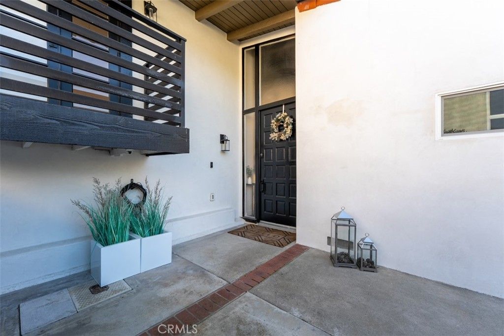 Photo of 2111 Vista Entrada, Newport Beach, CA 92660 (MLS # OC26029137)
